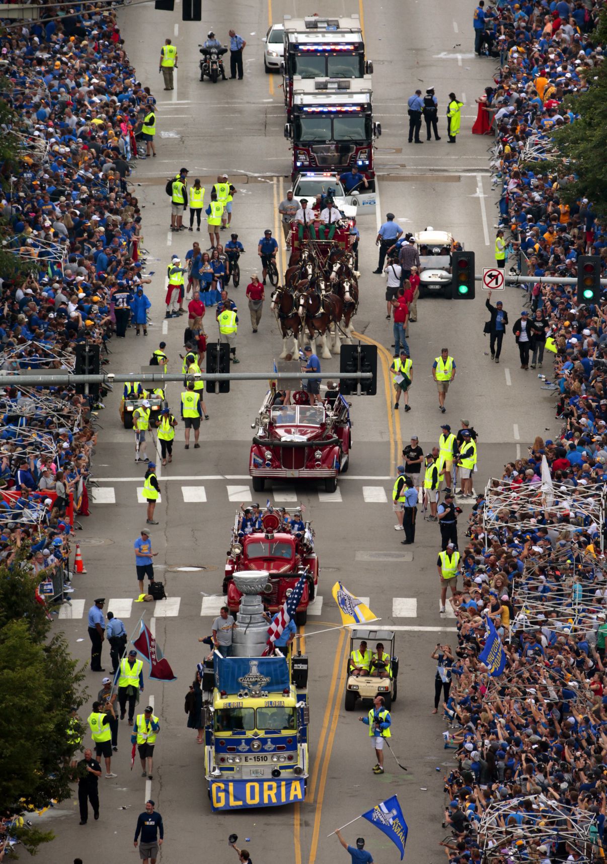 Blues fans parade like champions as St. Louis Blues capture first Stanley Cup